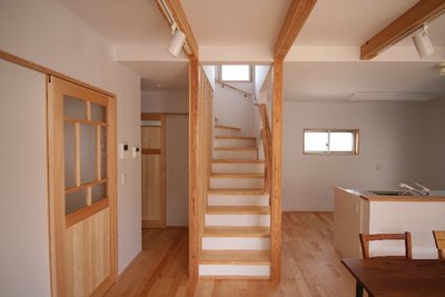 自然素材をふんだんに使った温かみのある室内 自然素材をふんだんに使った温かみのある室内
