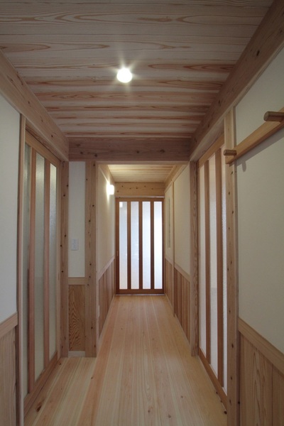 玄関からリビングへ一直線