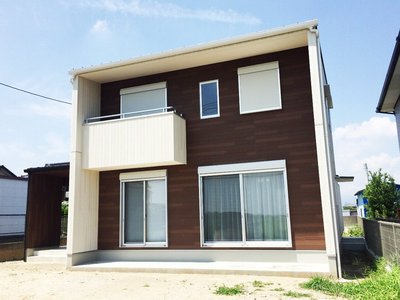 袖壁はホワイトをセレクトした、爽やかな外観