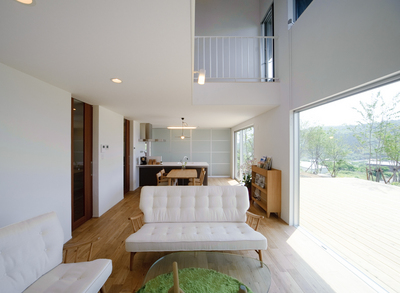 デッキに続く大空間のLDK。 デッキに続く大空間のLDK。