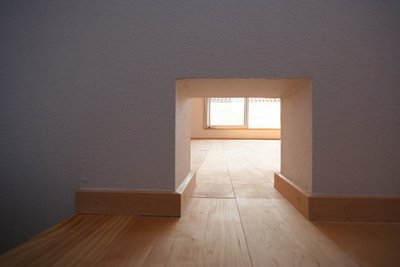 いつでも行き来できるよう設けたネコ用のトンネル いつでも行き来できるよう設けたネコ用のトンネル