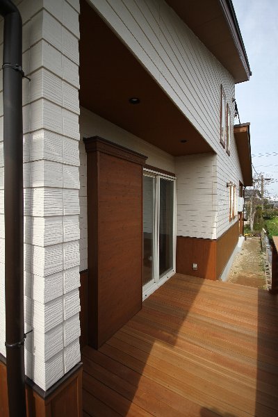 無垢材で仕上げた本格的な戸袋