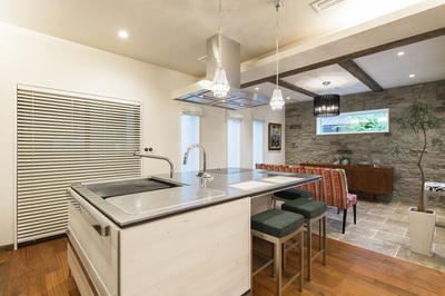 「家族で一緒に料理を作ることができれば幸せですね～」そのような願いを込めた、広々としたアイランドキッチン。