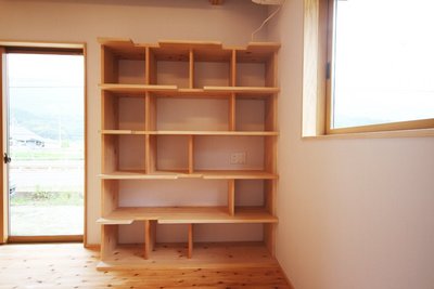 キャットタワーも兼ねた造作棚。高い所が好きなネコ達がストレス解消できる空間です キャットタワーも兼ねた造作棚。高い所が好きなネコ達がストレス解消できる空間です
