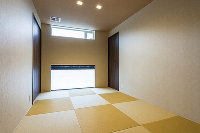 和室
和室は小上りにして収納も設けましたが、地窓を設けることにより外の景色と明るさを確保できました。