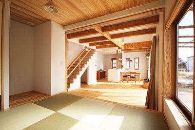 和室を開放すると、1階は大空間として使えます。 和室を開放すると、1階は大空間として使えます。