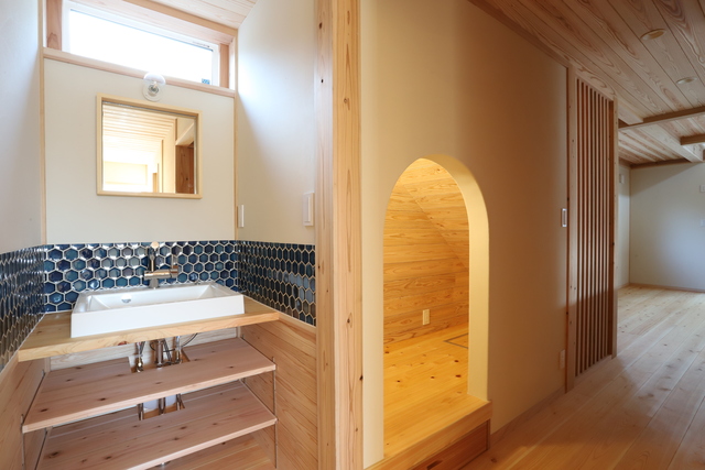 造作洗面と階段下の秘密基地 造作洗面と階段下の秘密基地