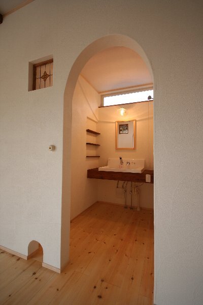 ペット用のトンネルも同じアールの入口