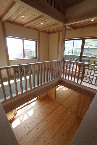二階から吹抜けを見降ろして 二階から吹抜けを見降ろして