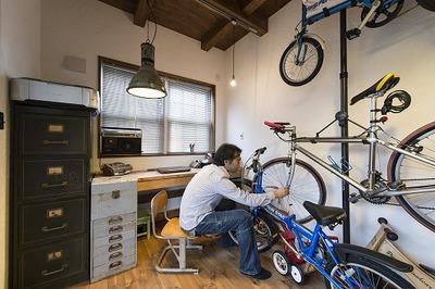 　ご主人の趣味の部屋には、3台の自転車が飾ってあります。