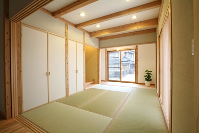 リビングから続き間としても使える和室は、間に引戸を設け仕切ることもできます。 リビングから続き間としても使える和室は、間に引戸を設け仕切ることもできます。