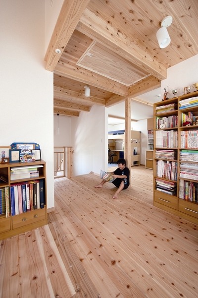 子ども部屋はフリースペースと一体で使え、子供たちの成長に合わせて将来的に建具を設け、個室にする予定です。