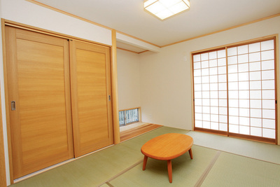 お客様がゆっくり泊まれるよう、落ち着ける和室も設けました。