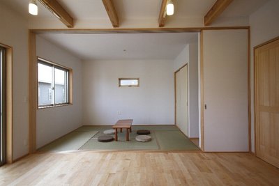 和室の引戸を開放すると、広~いワンルームの空間に 和室の引戸を開放すると、広~いワンルームの空間に