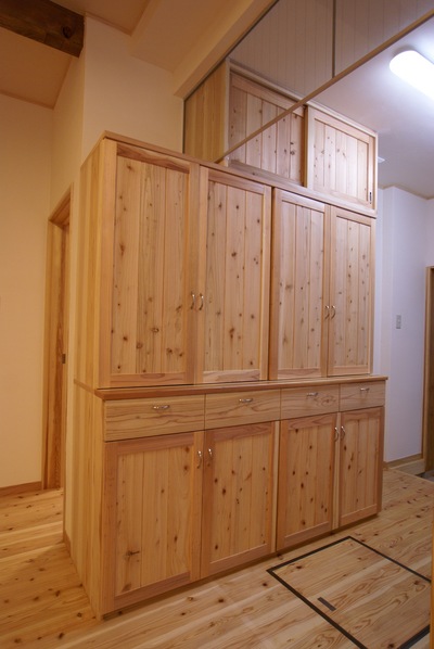 キッチンファーニチャーも大工さんの手づくりです。