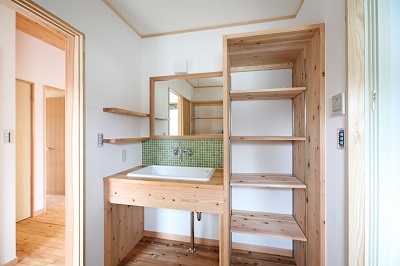 洗面も造作。可愛いグリーンのタイルがアクセント 洗面も造作。可愛いグリーンのタイルがアクセント