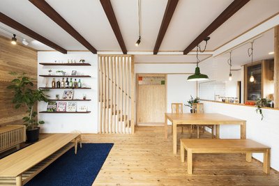 LDKは14.5畳。自然素材で質感も色も統一されていることもあり、実際の広さ以上に広く感じられます。 LDKは14.5畳。自然素材で質感も色も統一されていることもあり、実際の広さ以上に広く感じられます。