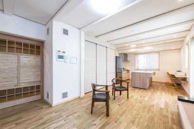 たっぷりの収納スペースを確保したＬＤＫ。