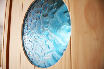 オリジナル造作建具にはめ込んだガラス。シンプルな部屋にとても映えます。 オリジナル造作建具にはめ込んだガラス。シンプルな部屋にとても映えます。