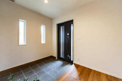 玄関
玄関はシンプルに広く。玄関ドアは断熱性能の高いものを使用しています。 玄関
玄関はシンプルに広く。玄関ドアは断熱性能の高いものを使用しています。