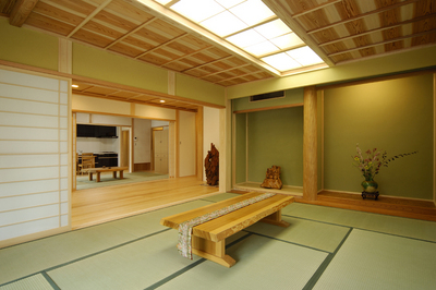 大勢の来客にも対応可能のお座敷。