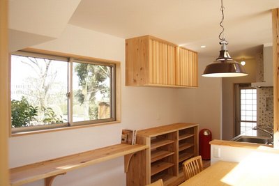 造作の食器棚とカウンター