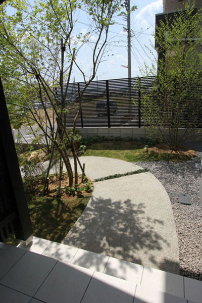 なだらかな勾配のスロープはあえて曲線にしています。