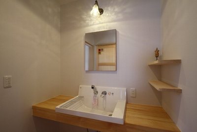 洗面台は、脱衣室から独立させることで使いやすさがアップ☆ 洗面台は、脱衣室から独立させることで使いやすさがアップ☆