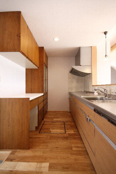 木の温もりたっぷりのキッチン