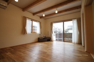 心地よい風が入るすっきりとした室内