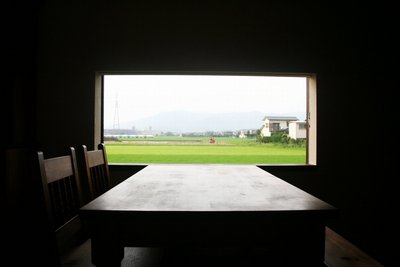 風景がピクチャーウインドウになり、癒しの空間に仕上がったダイニング 風景がピクチャーウインドウになり、癒しの空間に仕上がったダイニング