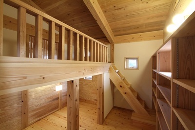 屋根裏部屋のような空間。子供にも大好きだが、ご主人も好きな場所。