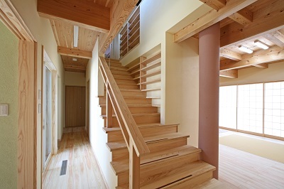 階段に座って本が読みたい！というご要望を実現。