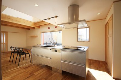 食洗器は洗浄力の高いGAGGENAUをセレクト。予洗いなしの鍋もきれいにしてくれます。 食洗器は洗浄力の高いGAGGENAUをセレクト。予洗いなしの鍋もきれいにしてくれます。