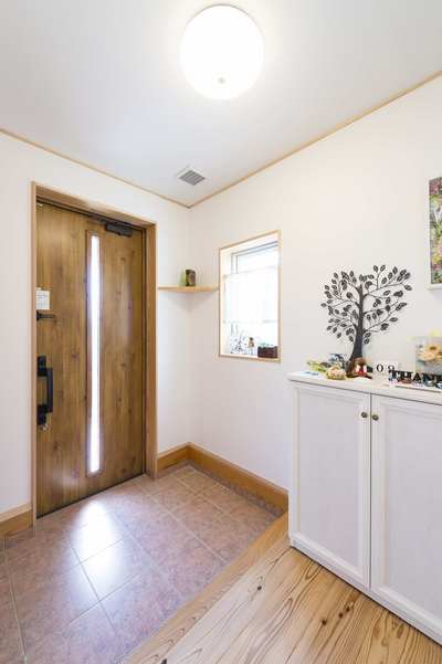 明るくおしゃれな玄関。