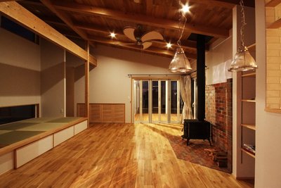 小上がり畳コーナーもある居心地抜群のリビング