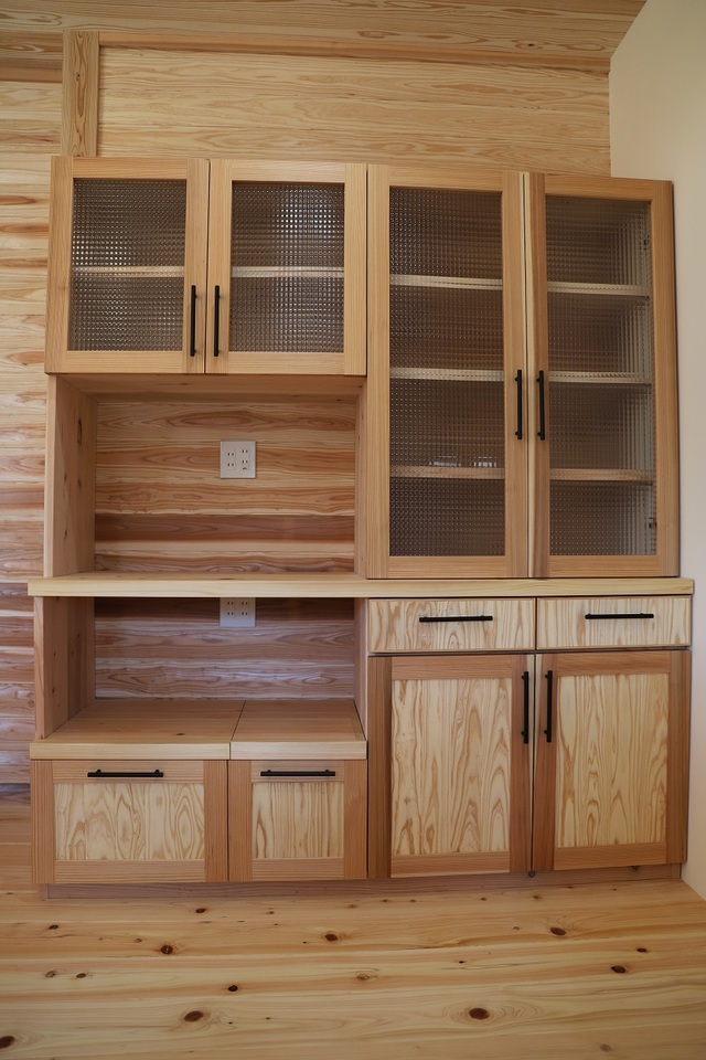 手造り食器棚。完全オーダーメイド。お施主様とじっくりお話して仕上げました