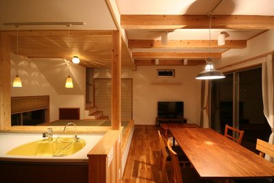 間接照明であたたかい夜の雰囲気