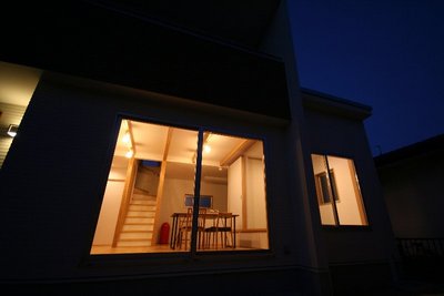 温かい電球色の灯りがホッとさせてくれます 温かい電球色の灯りがホッとさせてくれます