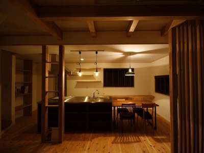 夜のダイニング・キッチン 夜のダイニング・キッチン