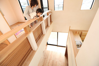 2階から、ファミリースペースのお父さんと会話。 2階から、ファミリースペースのお父さんと会話。