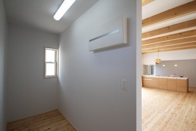 リビング横にライブラリーコーナーを設置 リビング横にライブラリーコーナーを設置