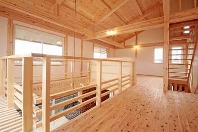 ２階の窓からは日本五大工場夜景都市にも認定されている周南の工場夜景が見える様、窓位置をプランニングしました。