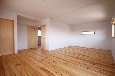 2階広々ホール。セカンドリビングとしても余裕の広さです。