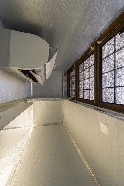 エアコン
マッハシステムは断熱された機械室にエアコンと特殊なＤＣファーんで各部屋に調整された空気を送ります。