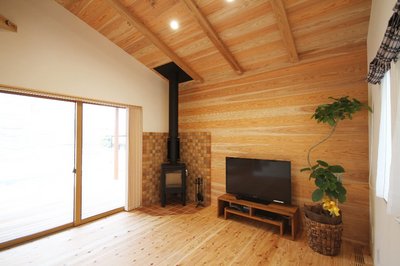 存在感たっぷりのストーブは冬は大活躍です 存在感たっぷりのストーブは冬は大活躍です