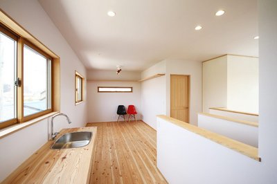 広い二階ホールは、洗面コーナーも造作。多機能に使える空間です。 広い二階ホールは、洗面コーナーも造作。多機能に使える空間です。