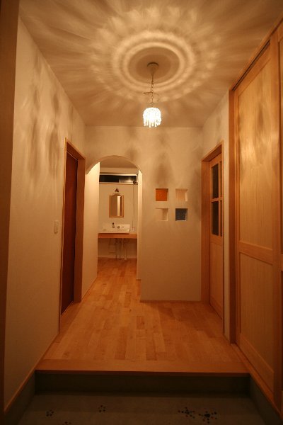 アールの入口がやわらかい印象 アールの入口がやわらかい印象