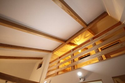 2階ロフトの照明は、ダイナミックにガラスの模様を浮き出させてくれます 2階ロフトの照明は、ダイナミックにガラスの模様を浮き出させてくれます