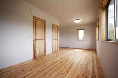 将来的に３部屋に仕切り可能な、Ｌ字型の子供室